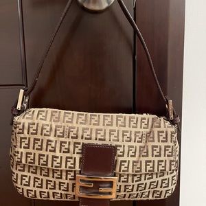 100% Auth FENDI Zucca Canvas Mamma Baguette Shoulder Bag Silver Auth gt1515